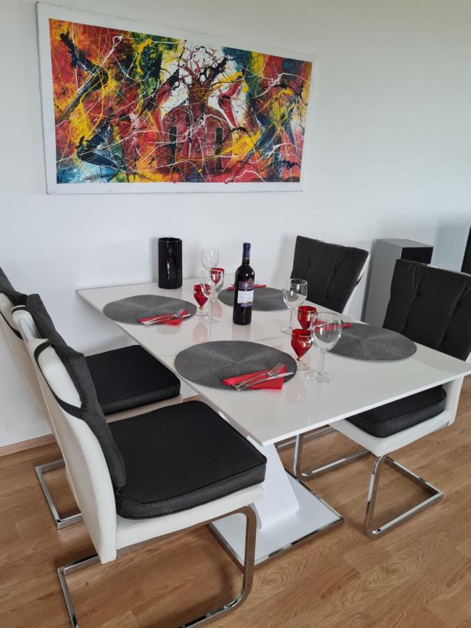 Prostorny 3 Pokojovy Apartman S Dvema Terasami Prague Extérieur photo