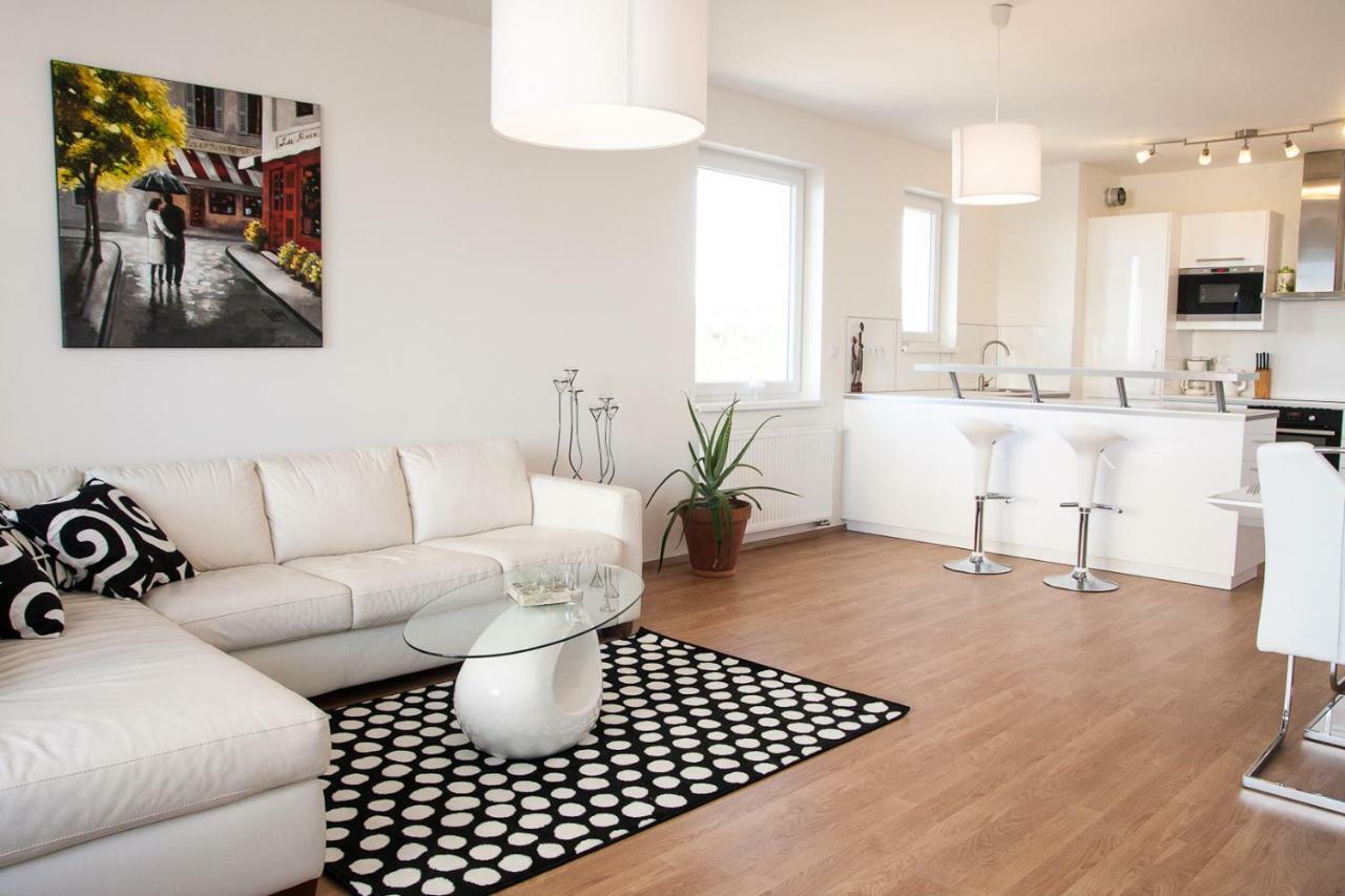 Prostorny 3 Pokojovy Apartman S Dvema Terasami Prague Extérieur photo