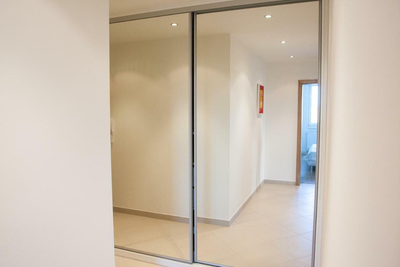 Prostorny 3 Pokojovy Apartman S Dvema Terasami Prague Extérieur photo